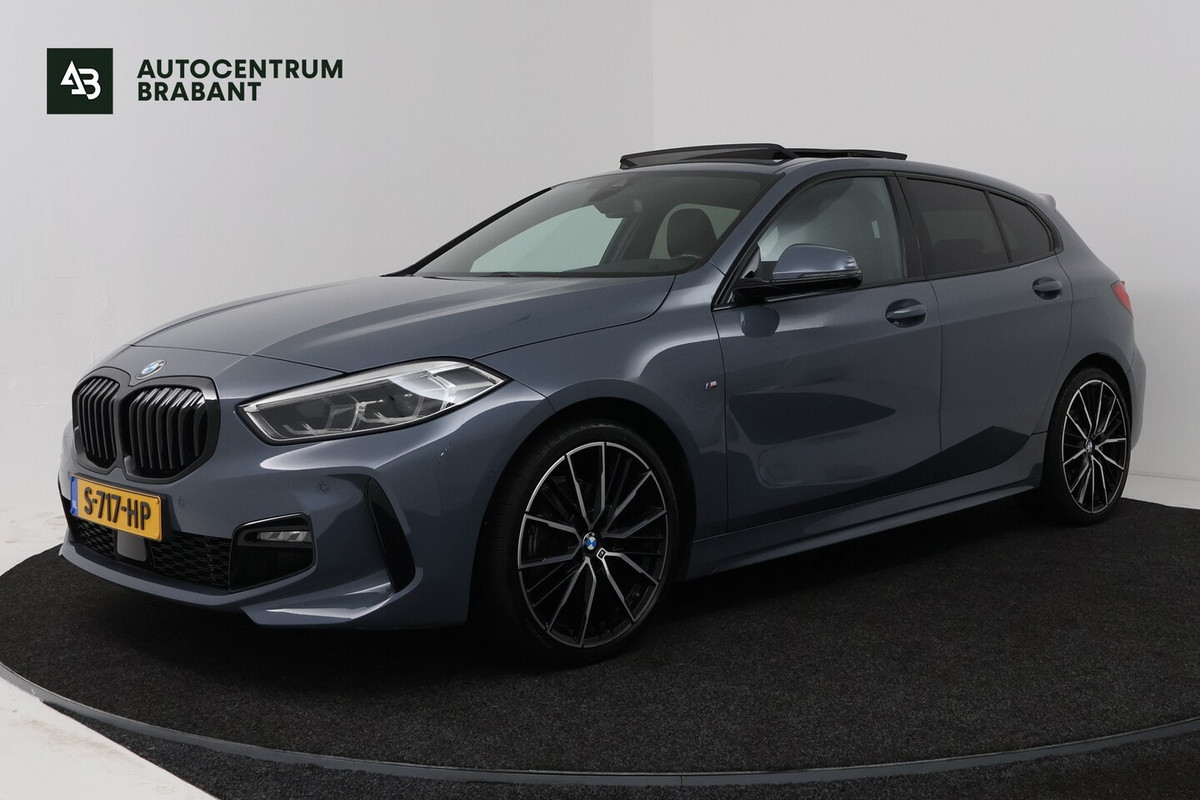BMW 1-serie 118i Introduction Edition M Sport (PANO, M-PAKKET, CAMERA, STUURVERWARMING, SFEERVERLICHTI