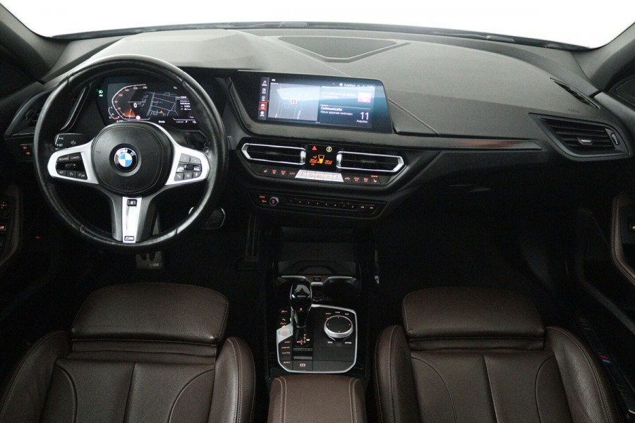 BMW 1-serie 118i Introduction Edition M Sport (PANO, M-PAKKET, CAMERA, STUURVERWARMING, SFEERVERLICHTI
