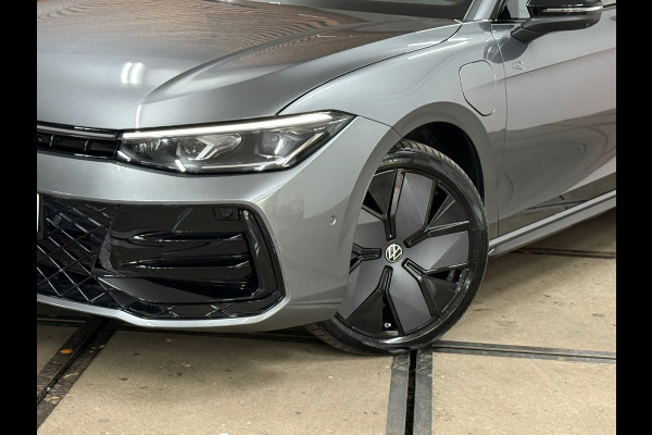 Volkswagen Passat Variant 1.5 eHybrid R-Line Edition|fabr. garantie tot 2030|272PK|Pano|Matrix LED| H&K Sound | Massage | Trekhaak