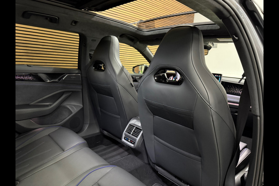 Volkswagen Passat Variant 1.5 eHybrid R-Line Edition|fabr. garantie tot 2030|272PK|Pano|Matrix LED| H&K Sound | Massage | Trekhaak