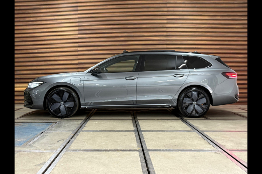 Volkswagen Passat Variant 1.5 eHybrid R-Line Edition|fabr. garantie tot 2030|272PK|Pano|Matrix LED| H&K Sound | Massage | Trekhaak