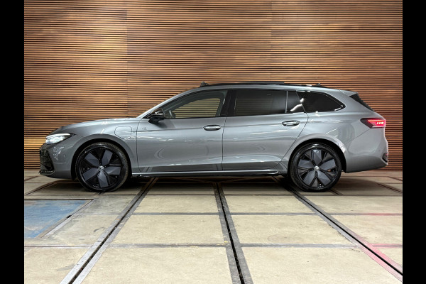 Volkswagen Passat Variant 1.5 eHybrid R-Line Edition|fabr. garantie tot 2030|272PK|Pano|Matrix LED| H&K Sound | Massage | Trekhaak