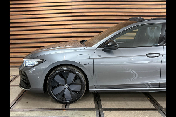 Volkswagen Passat Variant 1.5 eHybrid R-Line Edition|fabr. garantie tot 2030|272PK|Pano|Matrix LED| H&K Sound | Massage | Trekhaak