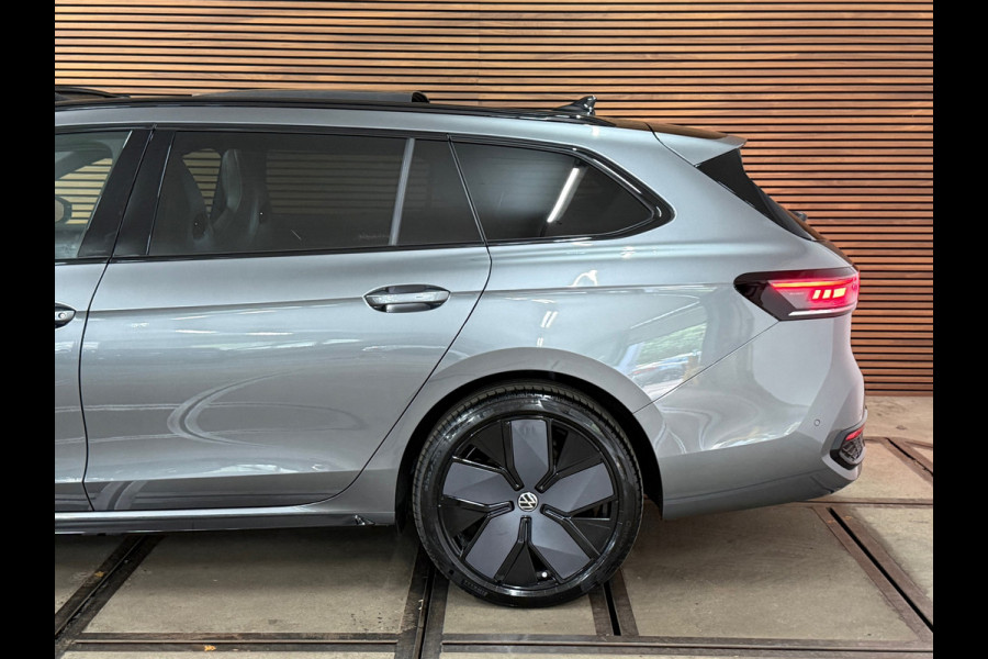 Volkswagen Passat Variant 1.5 eHybrid R-Line Edition|fabr. garantie tot 2030|272PK|Pano|Matrix LED| H&K Sound | Massage | Trekhaak
