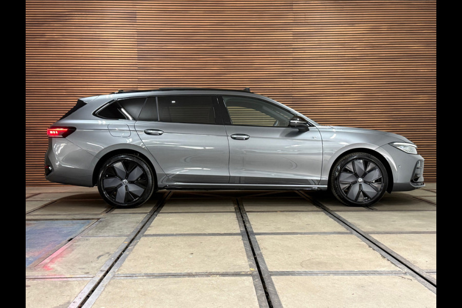 Volkswagen Passat Variant 1.5 eHybrid R-Line Edition|fabr. garantie tot 2030|272PK|Pano|Matrix LED| H&K Sound | Massage | Trekhaak