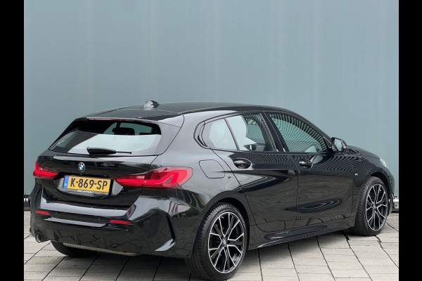 BMW 1-serie BWJ 2021 | 118i 136PK High Ex. AUTOMAAT | LEER | M-PAKKET | CLIMA | NAVI | SPORTSTOELEN | 18'' LMV | STOELVERW | CARPLAY |