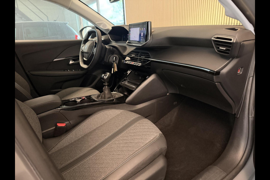 Peugeot 208 1.2 PureTech 100 PK Allure Pack | 360 Camera | BLiS | Adapt. Cruise | Carplay | Stoelverw. | Incl. garantie