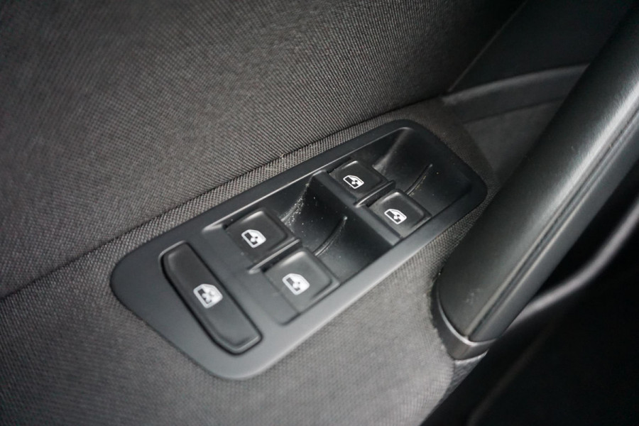 Volkswagen Golf 1.0 TSI 115PK/Camera/18Inch.LMV.Nieuw!/CARPLAY.