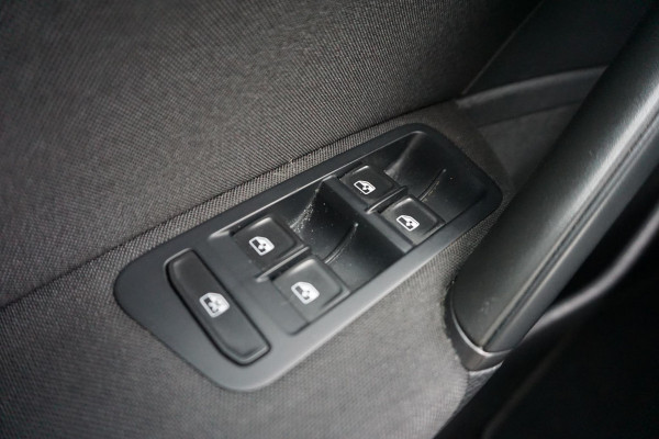 Volkswagen Golf 1.0 TSI 115PK/Camera/18Inch.LMV.Nieuw!/CARPLAY.
