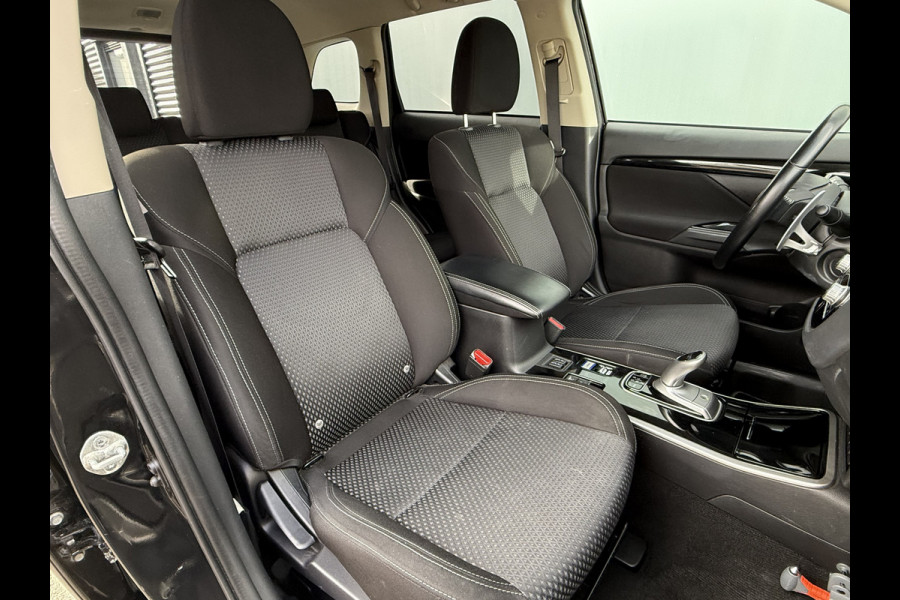Mitsubishi Outlander BWJ 2021 | 2.4 225PK PHEV Pure | CLIMA | NAVI | STOELVERW | CAMERA A | CARPLAY |