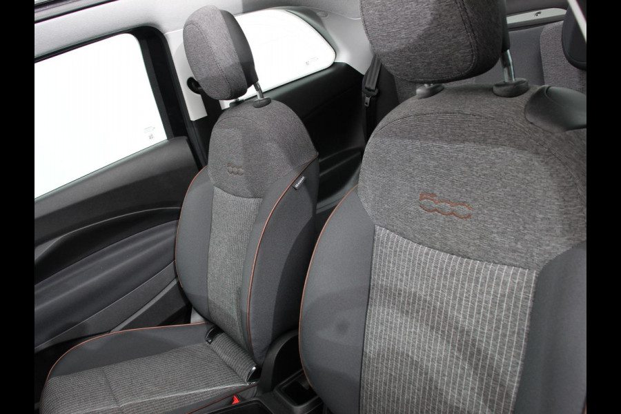 Fiat 500E C Icon 42 kWh Automaat Climate control Cruise control Parkeersensoren Achteruitrijcamera Keyless Navigatie Apple Carplay/ Android Auto Lichtmetalen velgen Radio