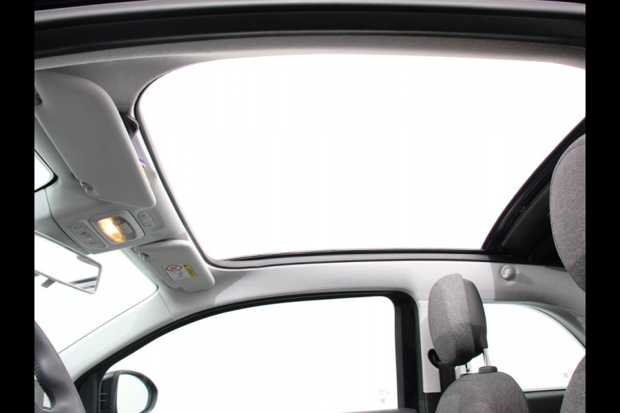 Fiat 500E C Icon 42 kWh Automaat Climate control Cruise control Parkeersensoren Achteruitrijcamera Keyless Navigatie Apple Carplay/ Android Auto Lichtmetalen velgen Radio