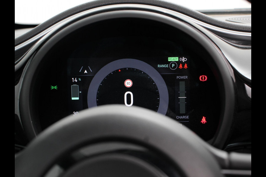 Fiat 500E C Icon 42 kWh Automaat Climate control Cruise control Parkeersensoren Achteruitrijcamera Keyless Navigatie Apple Carplay/ Android Auto Lichtmetalen velgen Radio