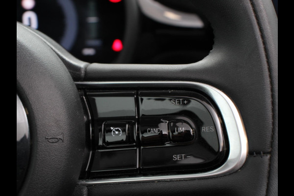 Fiat 500E C Icon 42 kWh Automaat Climate control Cruise control Parkeersensoren Achteruitrijcamera Keyless Navigatie Apple Carplay/ Android Auto Lichtmetalen velgen Radio