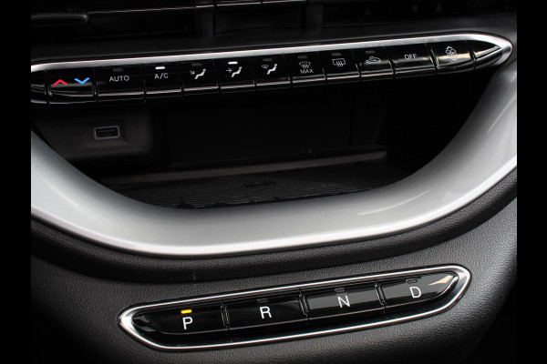 Fiat 500E C Icon 42 kWh Automaat Climate control Cruise control Parkeersensoren Achteruitrijcamera Keyless Navigatie Apple Carplay/ Android Auto Lichtmetalen velgen Radio