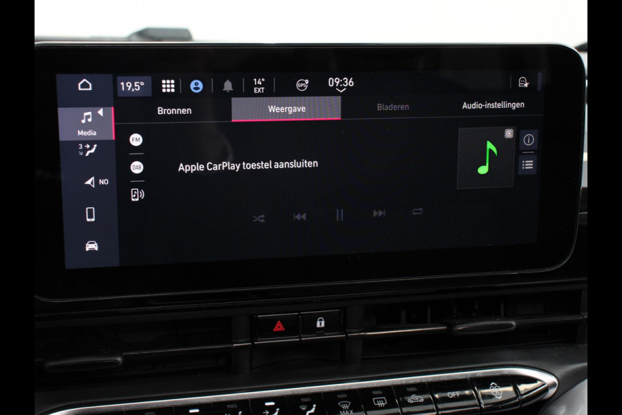 Fiat 500E C Icon 42 kWh Automaat Climate control Cruise control Parkeersensoren Achteruitrijcamera Keyless Navigatie Apple Carplay/ Android Auto Lichtmetalen velgen Radio
