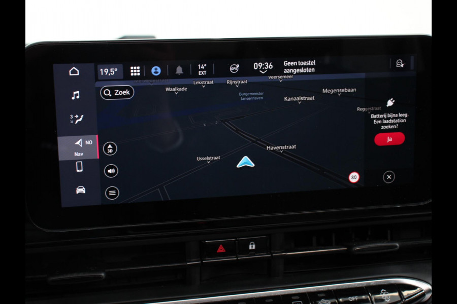 Fiat 500E C Icon 42 kWh Automaat Climate control Cruise control Parkeersensoren Achteruitrijcamera Keyless Navigatie Apple Carplay/ Android Auto Lichtmetalen velgen Radio