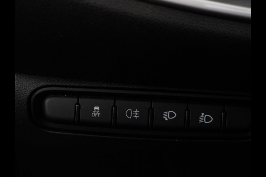 Fiat 500E C Icon 42 kWh Automaat Climate control Cruise control Parkeersensoren Achteruitrijcamera Keyless Navigatie Apple Carplay/ Android Auto Lichtmetalen velgen Radio