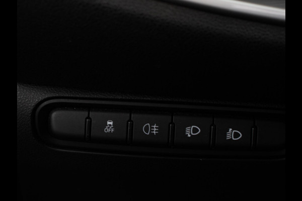 Fiat 500E C Icon 42 kWh Automaat Climate control Cruise control Parkeersensoren Achteruitrijcamera Keyless Navigatie Apple Carplay/ Android Auto Lichtmetalen velgen Radio