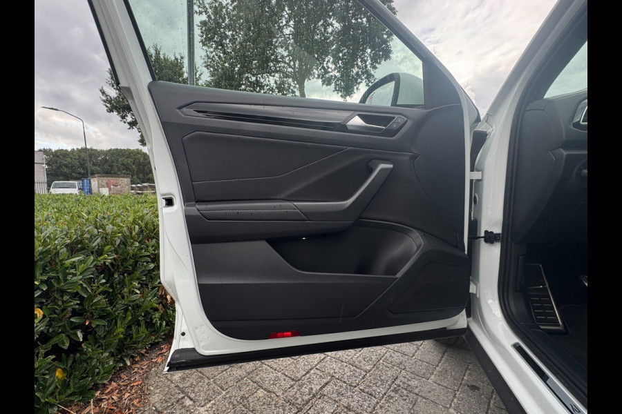 Volkswagen T-Roc 1.0 TSI R-Line Afneembare trekhaak | IQ Light | Carplay | Verwarmde voorstoelen | Acc | Pdc