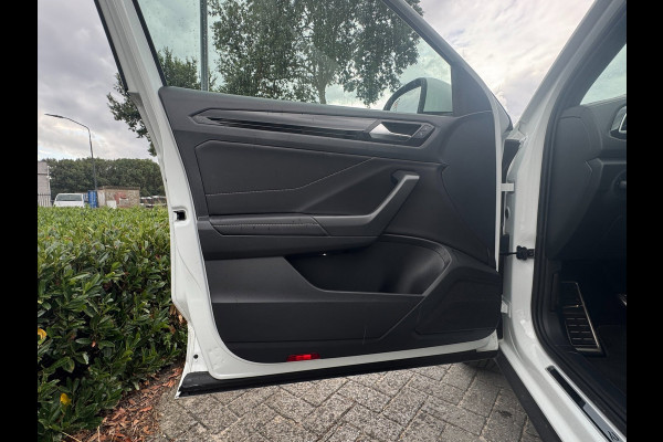 Volkswagen T-Roc 1.0 TSI R-Line Afneembare trekhaak | IQ Light | Carplay | Verwarmde voorstoelen | Acc | Pdc