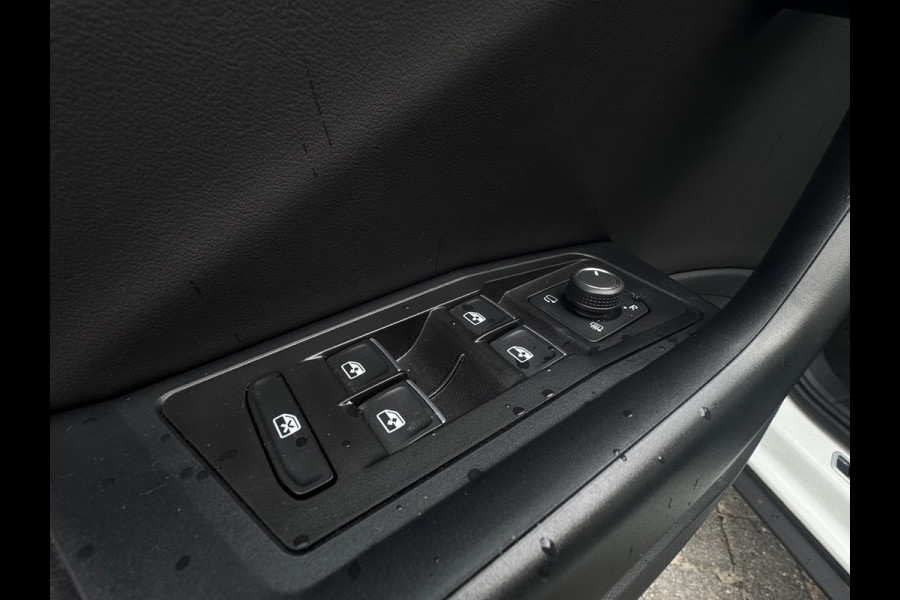 Volkswagen T-Roc 1.0 TSI R-Line Afneembare trekhaak | IQ Light | Carplay | Verwarmde voorstoelen | Acc | Pdc