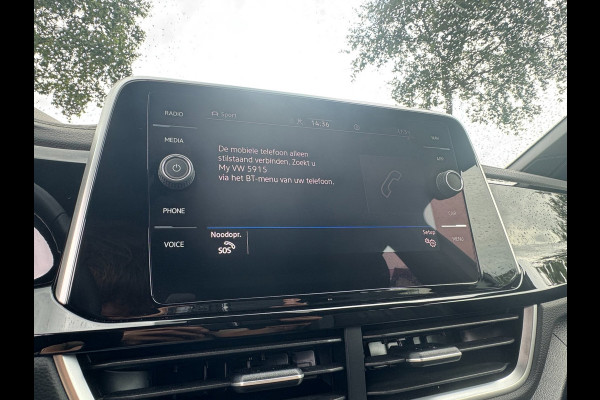 Volkswagen T-Roc 1.0 TSI R-Line Afneembare trekhaak | IQ Light | Carplay | Verwarmde voorstoelen | Acc | Pdc