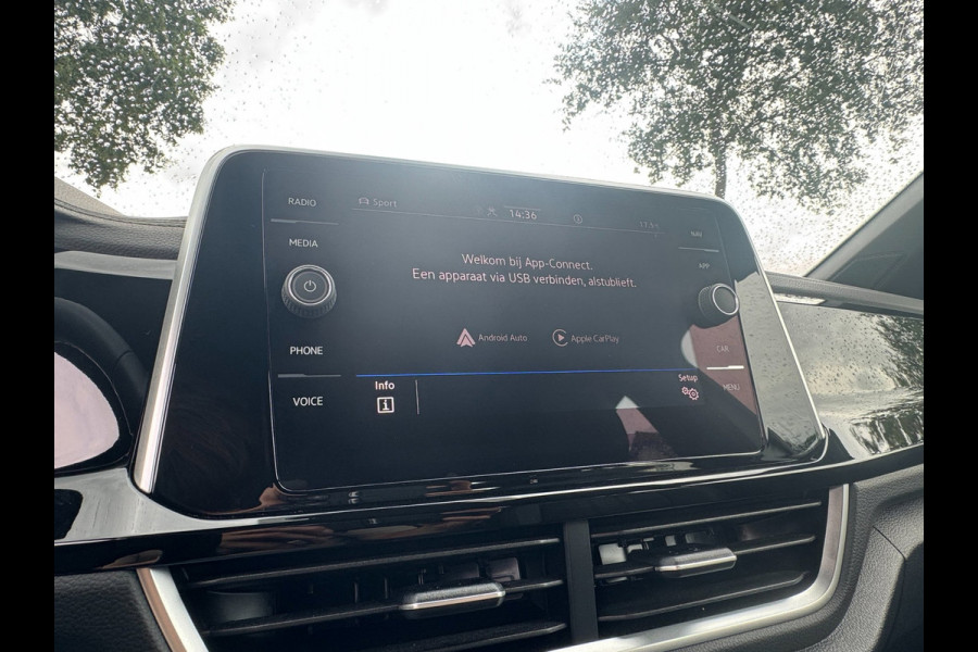 Volkswagen T-Roc 1.0 TSI R-Line Afneembare trekhaak | IQ Light | Carplay | Verwarmde voorstoelen | Acc | Pdc