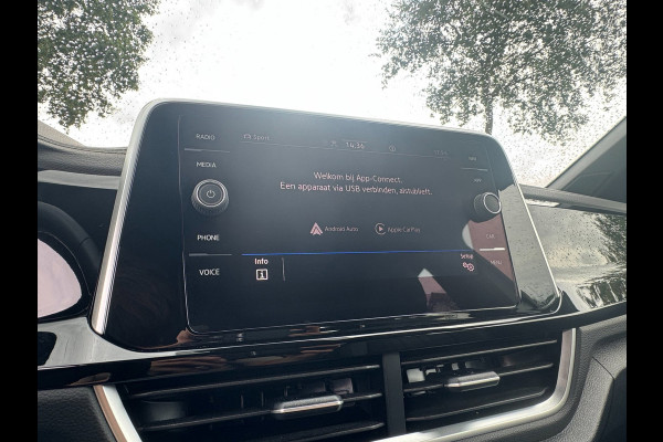 Volkswagen T-Roc 1.0 TSI R-Line Afneembare trekhaak | IQ Light | Carplay | Verwarmde voorstoelen | Acc | Pdc