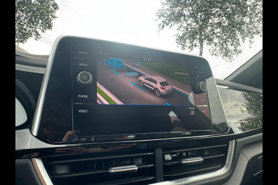 Volkswagen T-Roc 1.0 TSI R-Line Afneembare trekhaak | IQ Light | Carplay | Verwarmde voorstoelen | Acc | Pdc