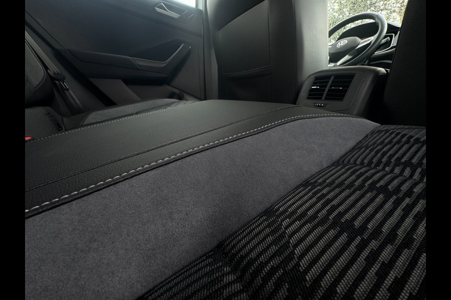Volkswagen T-Roc 1.0 TSI R-Line Afneembare trekhaak | IQ Light | Carplay | Verwarmde voorstoelen | Acc | Pdc