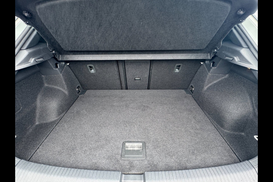 Volkswagen T-Roc 1.0 TSI R-Line Afneembare trekhaak | IQ Light | Carplay | Verwarmde voorstoelen | Acc | Pdc