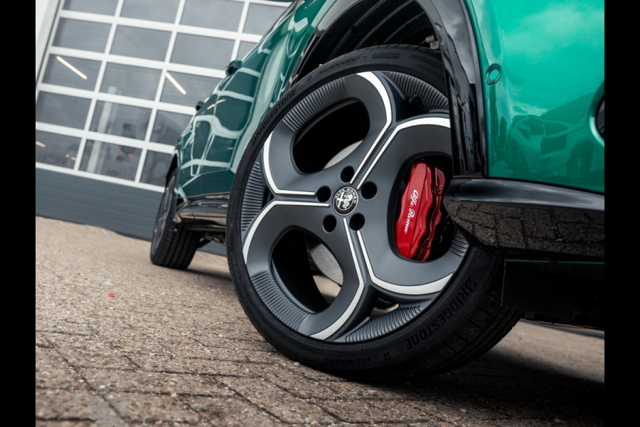 Alfa Romeo Tonale 1.3 Ibrida Plug-In Q4 270pk AWD Veloce | Teck Pack | Schuif/Kanteldak | Harman Kardon | 20"  | Bicolore