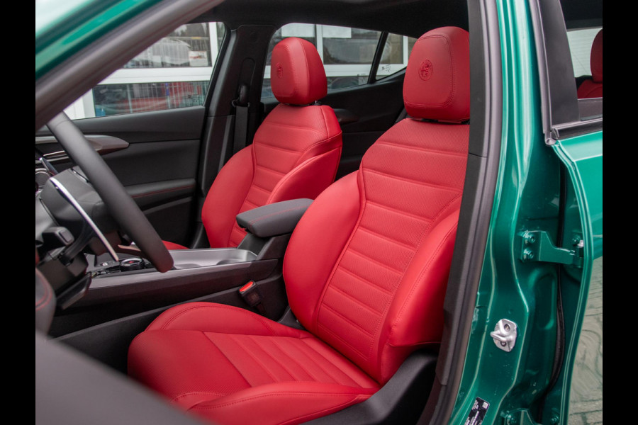 Alfa Romeo Tonale 1.3 Ibrida Plug-In Q4 270pk AWD Veloce | Teck Pack | Schuif/Kanteldak | Harman Kardon | 20"  | Bicolore
