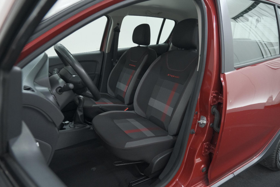 Dacia Sandero TCe 90 Tech Road | Trekhaak | Navigatie | Parkeersensoren