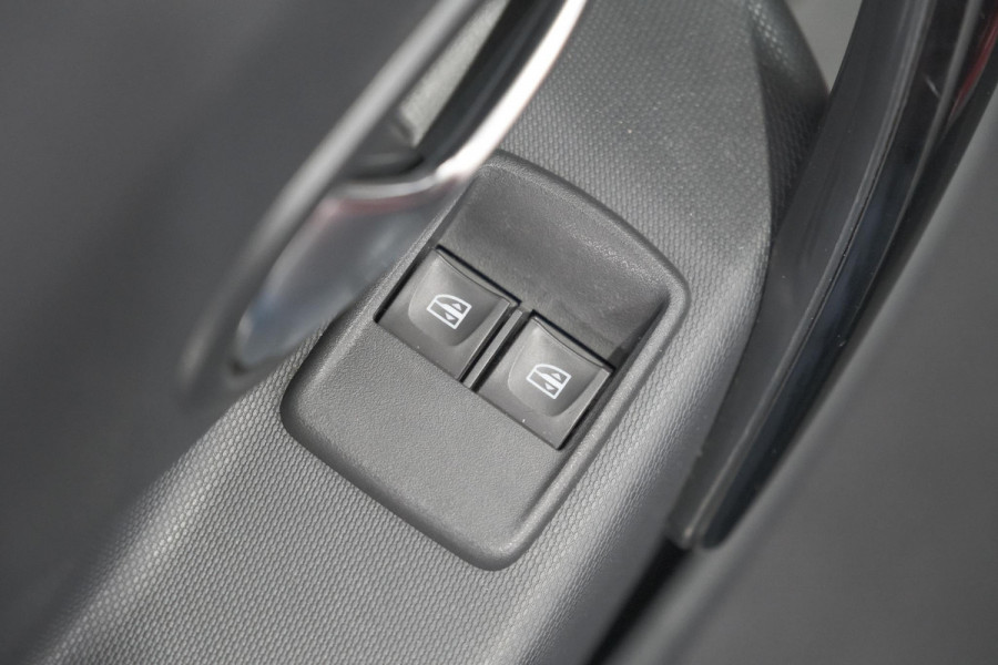 Dacia Sandero TCe 90 Tech Road | Trekhaak | Navigatie | Parkeersensoren