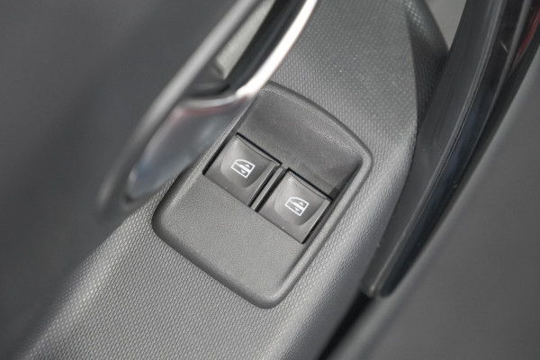 Dacia Sandero TCe 90 Tech Road | Trekhaak | Navigatie | Parkeersensoren