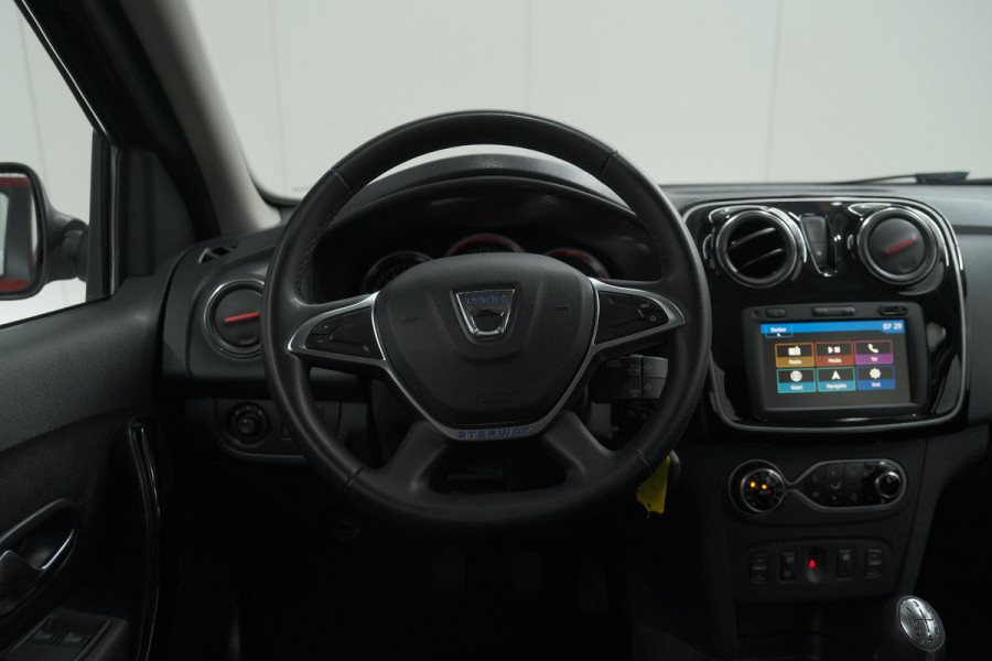 Dacia Sandero TCe 90 Tech Road | Trekhaak | Navigatie | Parkeersensoren