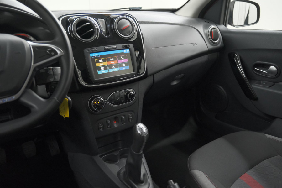 Dacia Sandero TCe 90 Tech Road | Trekhaak | Navigatie | Parkeersensoren
