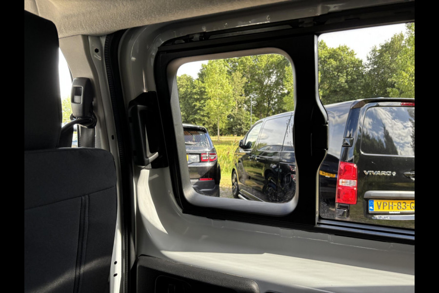 Opel Vivaro-e Combi L2H1 50 kWh 136 PK | 9.585 KM! | Climate Control | 9-persoons | Dubbele Zij-Schuifdeur | Privacy-Glass