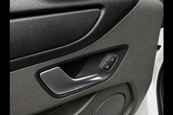 Ford Transit Custom 300 2.0 TDCI L2H1 Trend Trekhaak Navigatie Achteruitrijcamera Cruise Control Bluetooth Airco DAB  Zijschuifdeur Rechts Voorruitverwarming Parkeersensoren voor en Achter