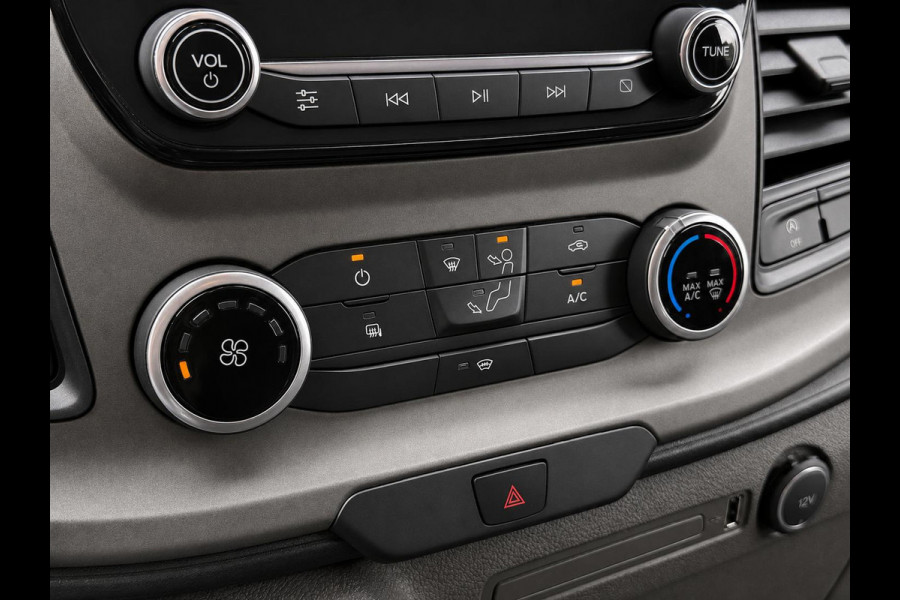 Ford Transit Custom 300 2.0 TDCI L2H1 Trend Trekhaak Navigatie Achteruitrijcamera Cruise Control Bluetooth Airco DAB  Zijschuifdeur Rechts Voorruitverwarming Parkeersensoren voor en Achter