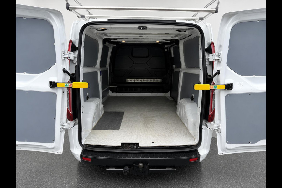 Ford Transit Custom 300 2.0 TDCI L2H1 Trend Trekhaak Navigatie Achteruitrijcamera Cruise Control Bluetooth Airco DAB  Zijschuifdeur Rechts Voorruitverwarming Parkeersensoren voor en Achter