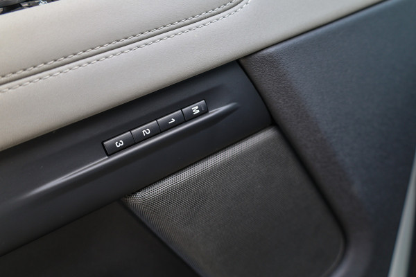 Land Rover Range Rover Evoque 1.5 P300e AWD R-Dynamic SE | MERIDIAN SURROUND | ELEK TREKHAAK | STOELVERW | CAMERA | APPLE CARPLAY |