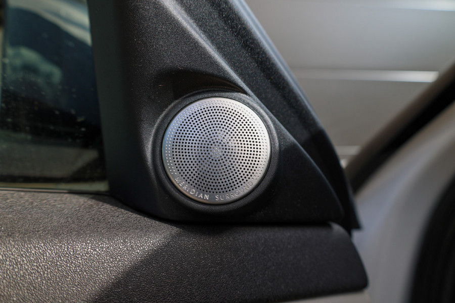 Land Rover Range Rover Evoque 1.5 P300e AWD R-Dynamic SE | MERIDIAN SURROUND | ELEK TREKHAAK | STOELVERW | CAMERA | APPLE CARPLAY |