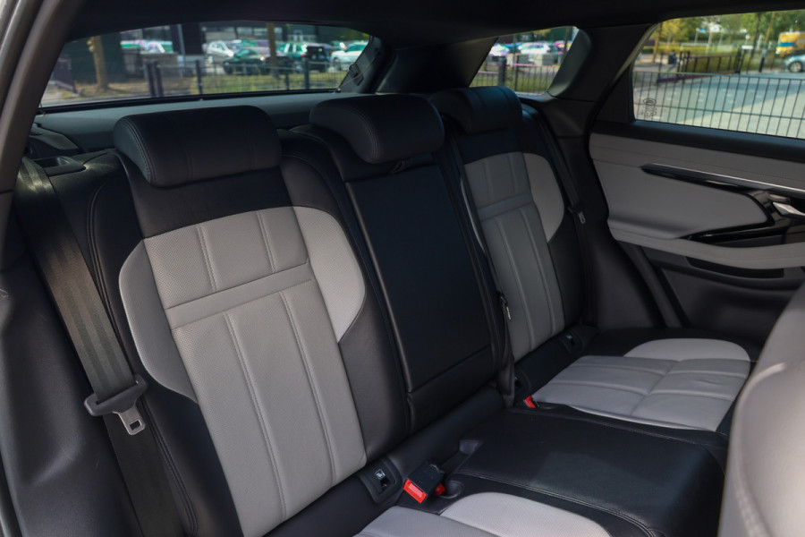 Land Rover Range Rover Evoque 1.5 P300e AWD R-Dynamic SE | MERIDIAN SURROUND | ELEK TREKHAAK | STOELVERW | CAMERA | APPLE CARPLAY |