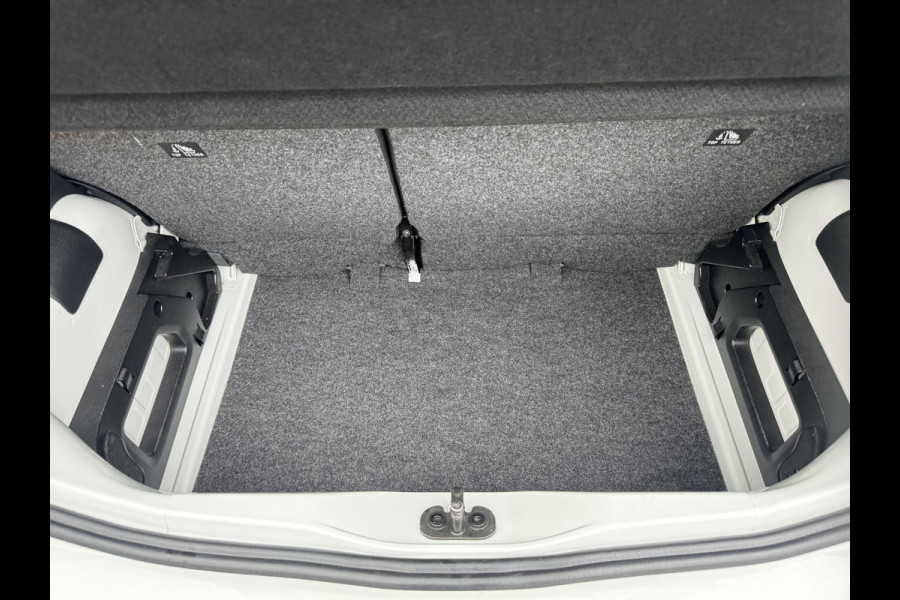 Volkswagen up! 1.0 | Airco | CC | Camera | Stoelverwarming | Navi via App | DAB+ |