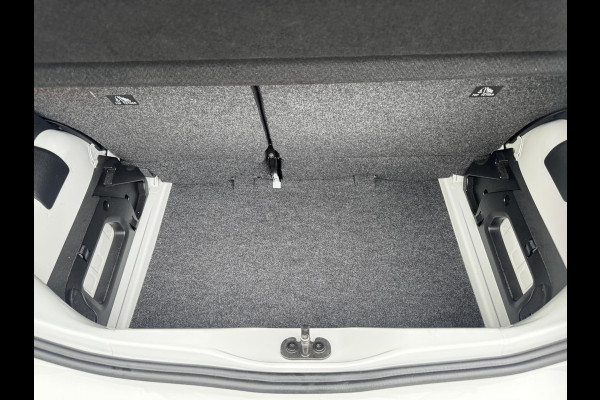 Volkswagen up! 1.0 | Airco | CC | Camera | Stoelverwarming | Navi via App | DAB+ |