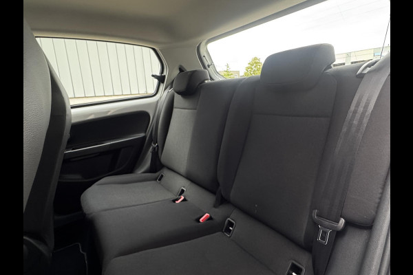Volkswagen up! 1.0 | Airco | CC | Camera | Stoelverwarming | Navi via App | DAB+ |