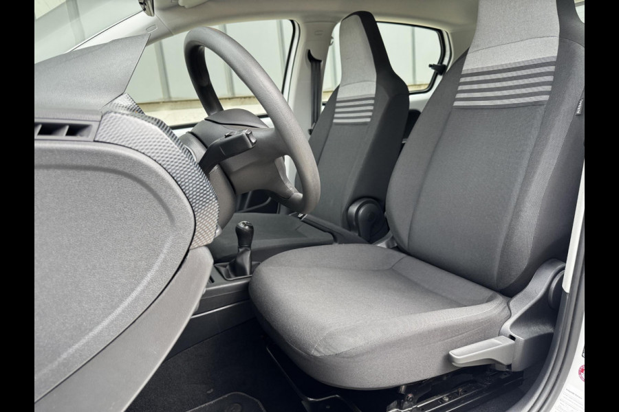 Volkswagen up! 1.0 | Airco | CC | Camera | Stoelverwarming | Navi via App | DAB+ |